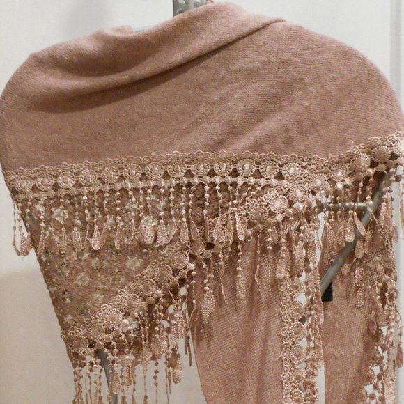Victorian Styled Scarfs with Lace Detail - Picture 3 of 7